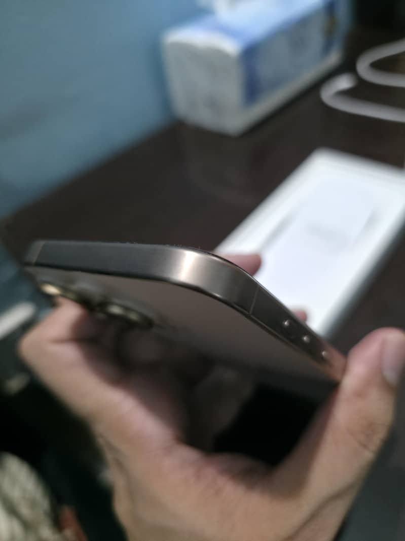 Apple iPhone 16 Pro Max 7