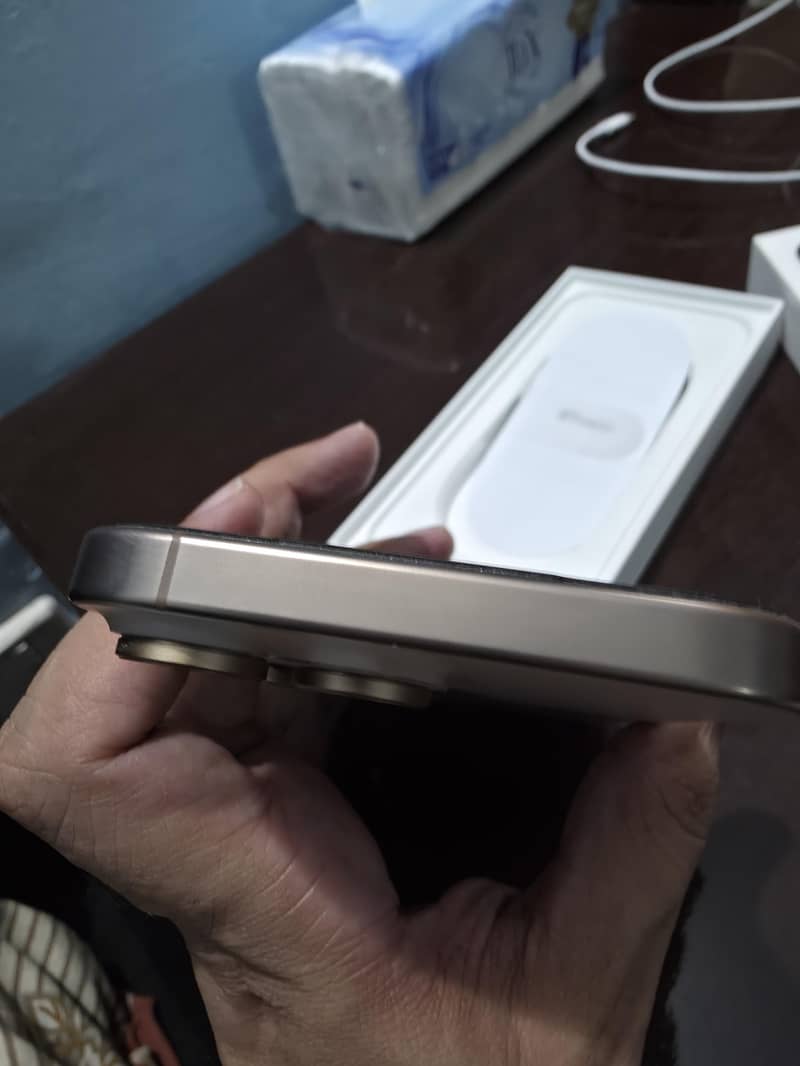 Apple iPhone 16 Pro Max 8