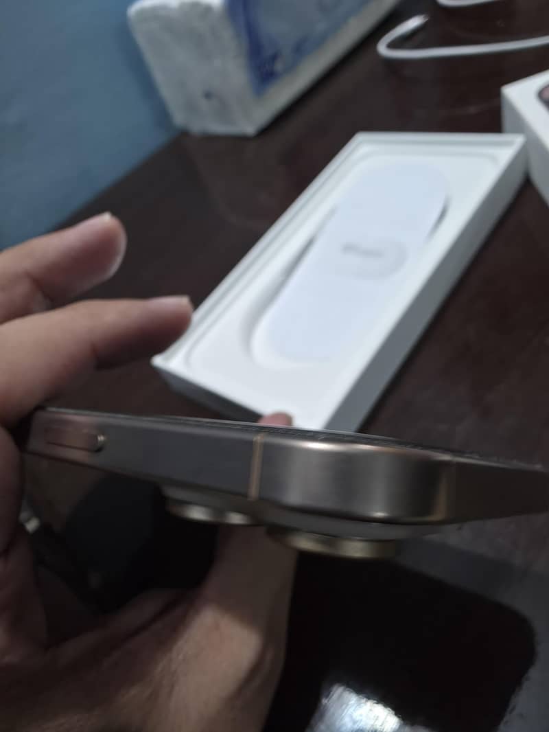 Apple iPhone 16 Pro Max 9