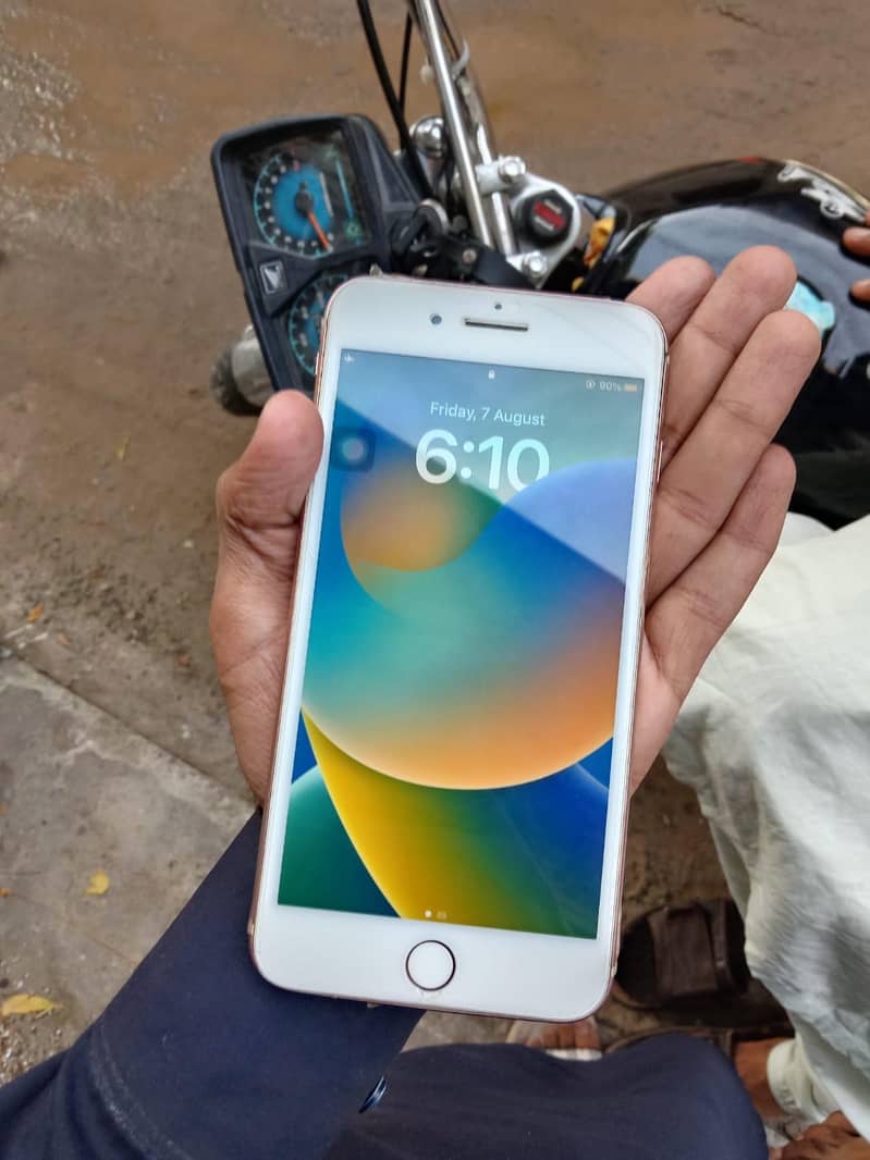 Apple iPhone 8 Plus 1