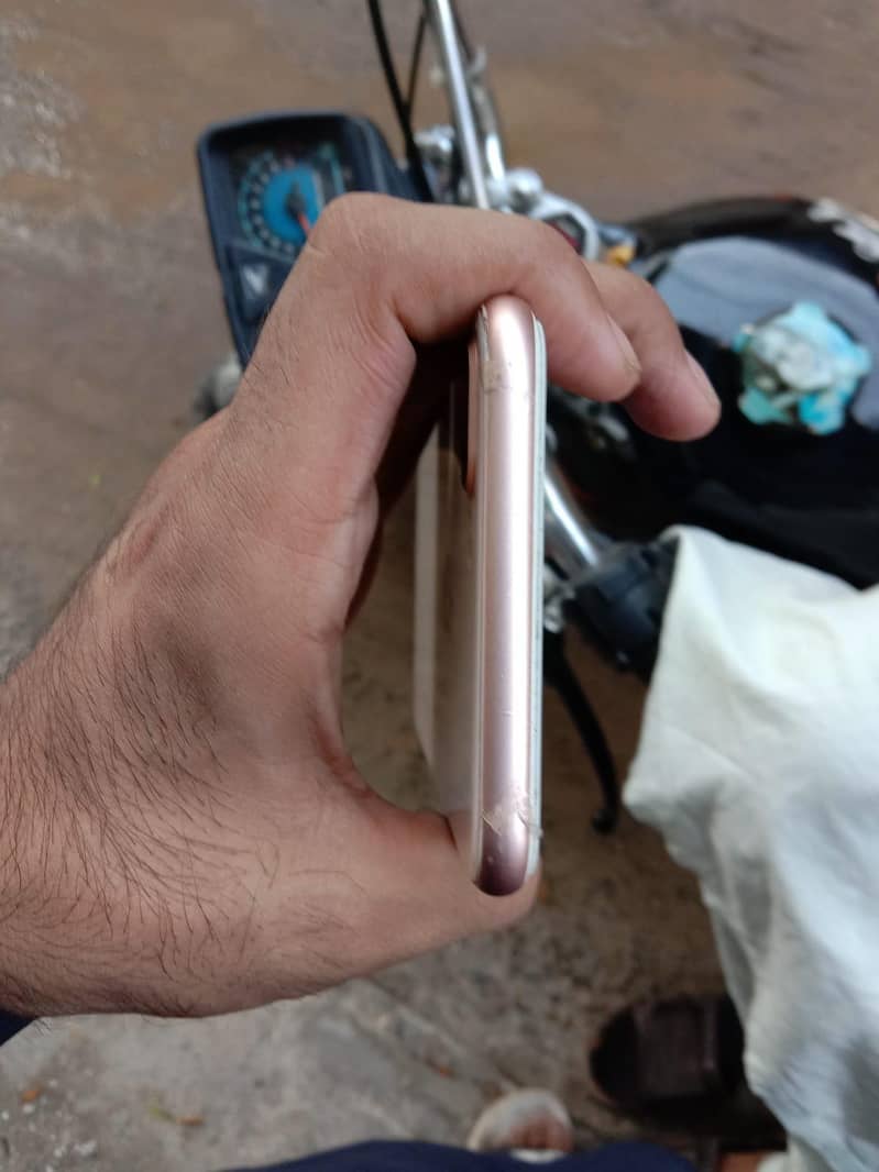 Apple iPhone 8 Plus 4