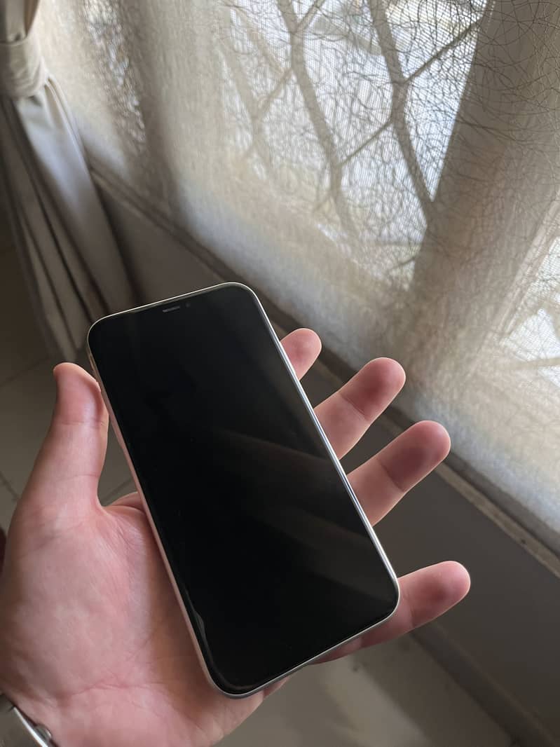 Apple iPhone 11 3