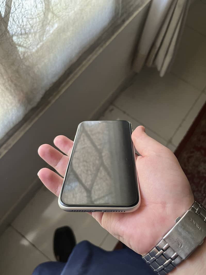 Apple iPhone 11 4