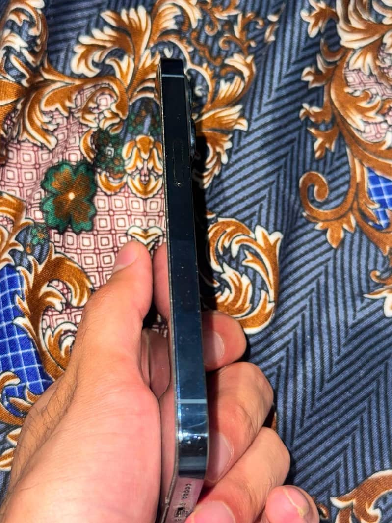 IPhone 13 Pro ( Mint condition) 5
