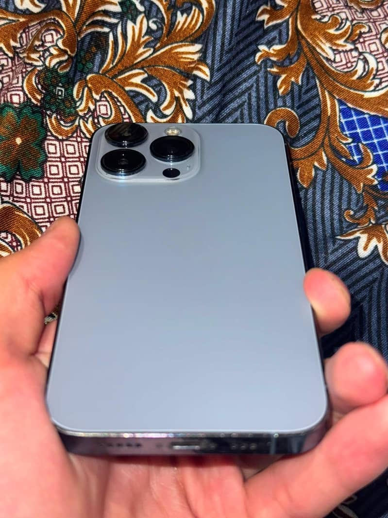 IPhone 13 Pro ( Mint condition) 6