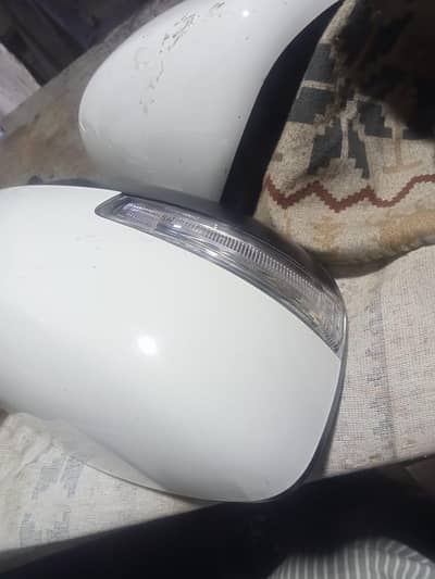 Toyota Raize  side mirrors