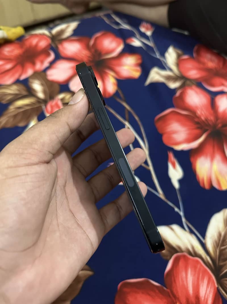 Apple iPhone 13 6