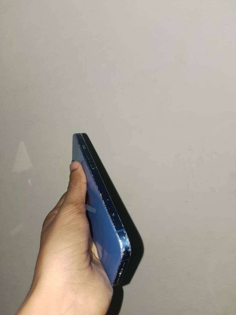 Apple iPhone 13 2