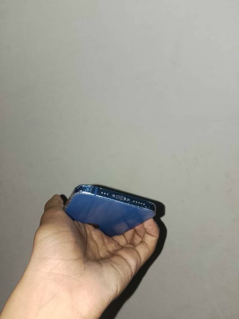 Apple iPhone 13 4