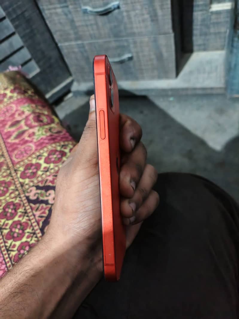 Apple iPhone 12 4