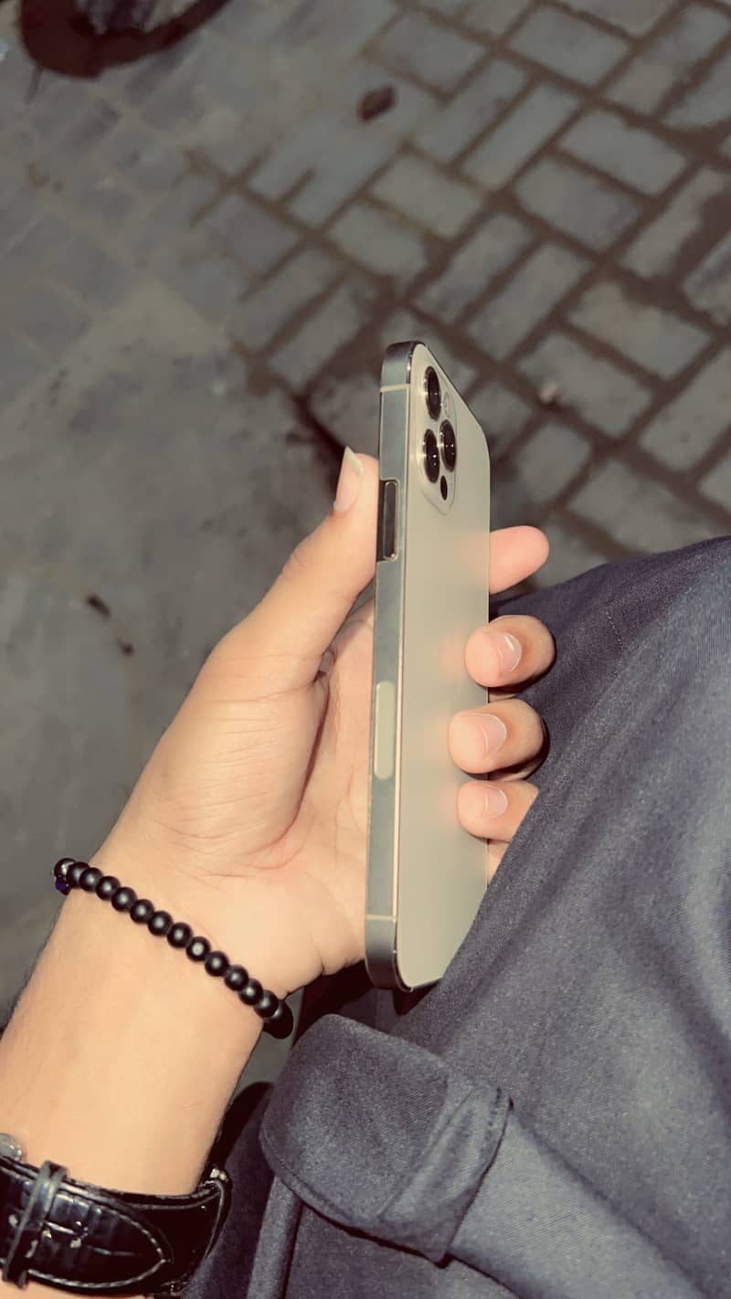 Apple iPhone 12 Pro 3