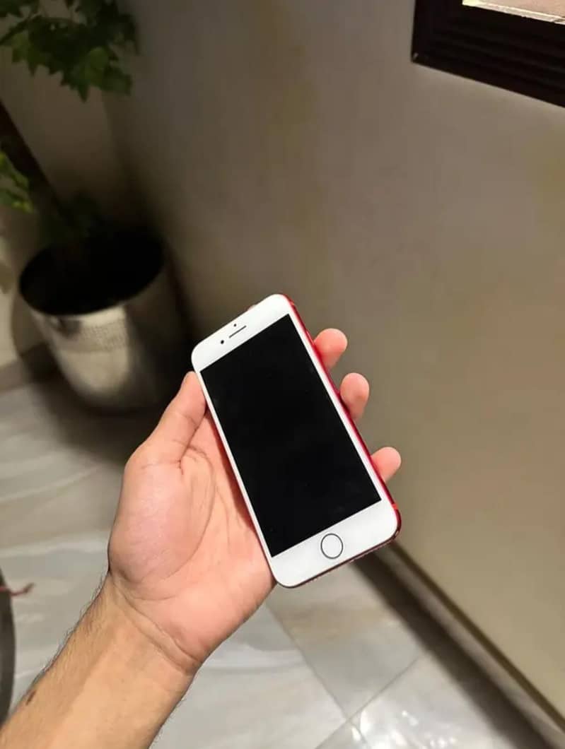 Apple iPhone 7 0
