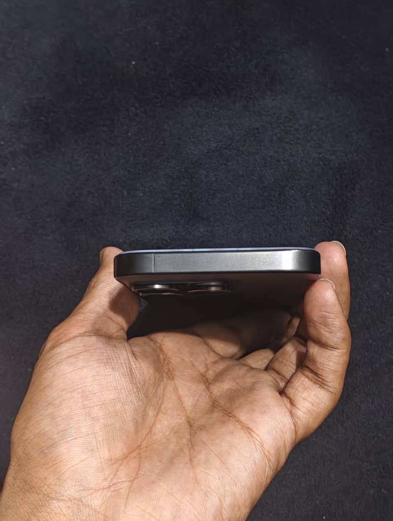 Apple iPhone 15 Pro 3