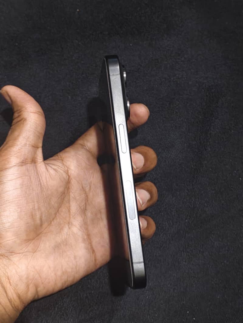 Apple iPhone 15 Pro 4