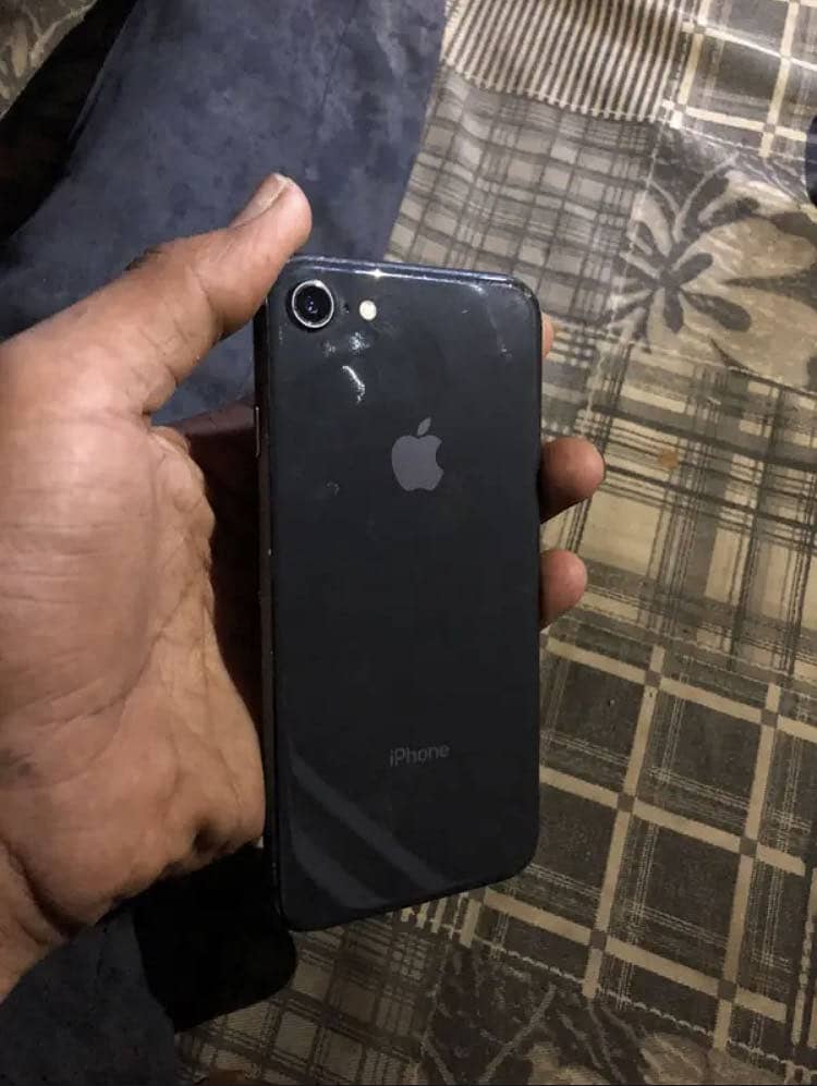 Apple iPhone 8 1