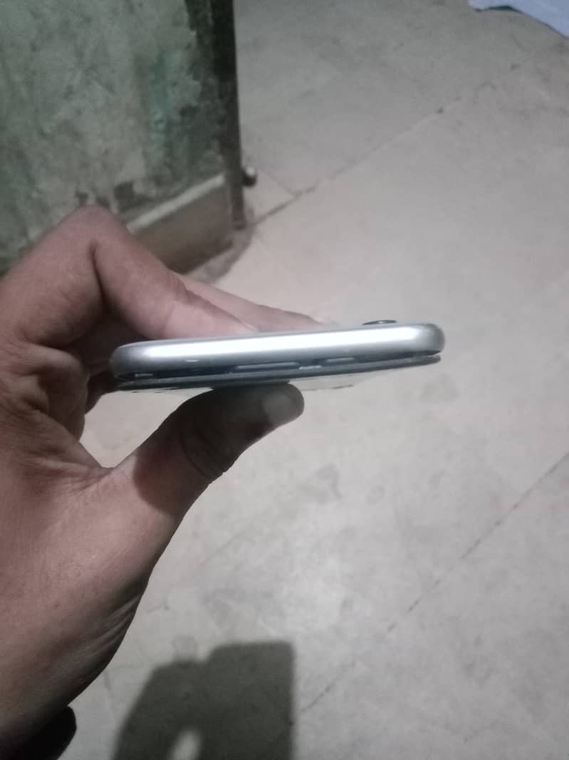 Apple iPhone 6S 3