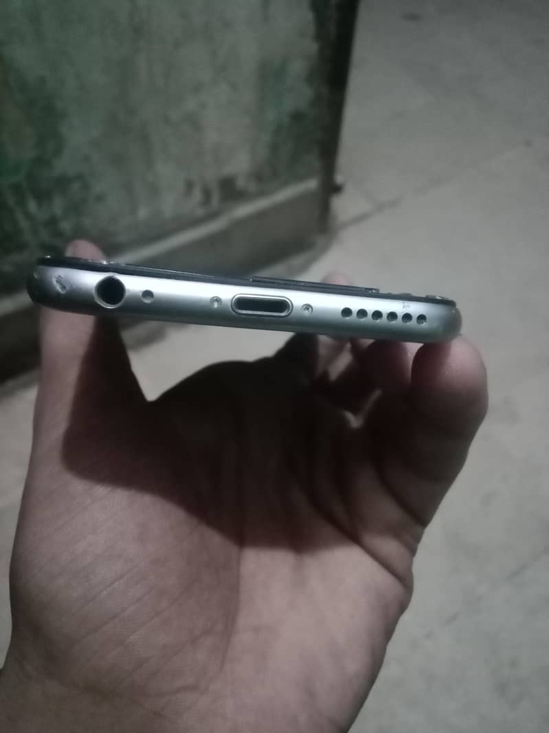 Apple iPhone 6S 4