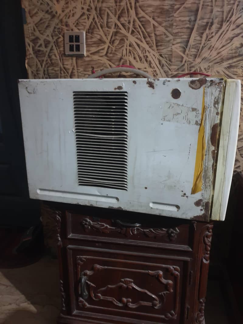 window AC 0