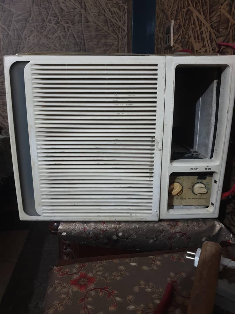 window AC 2
