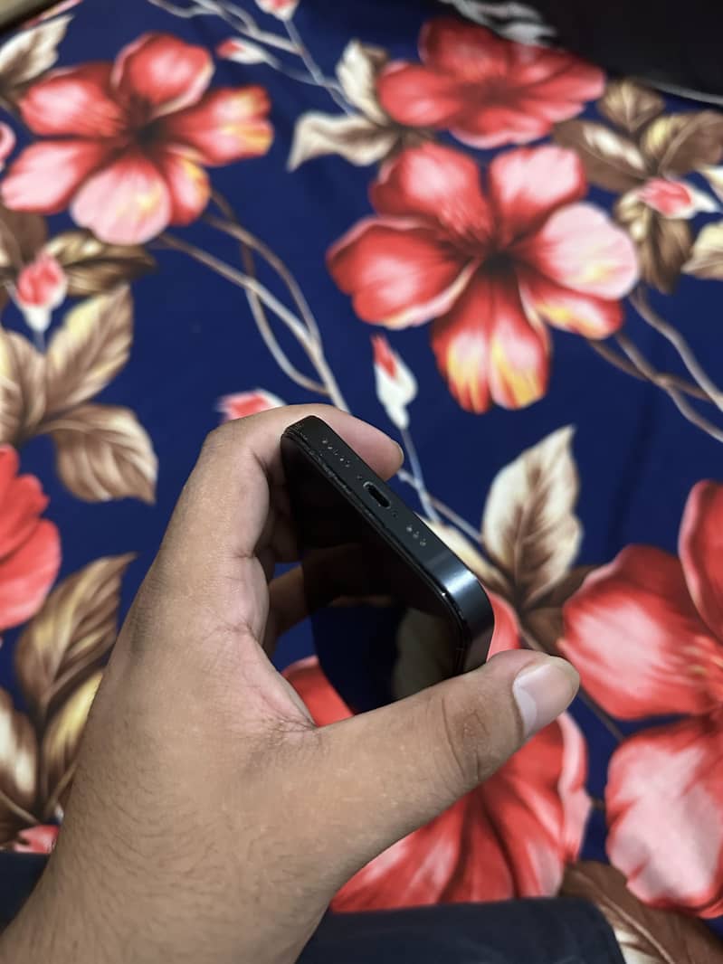 Apple iPhone 13 3