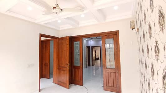 10 Marla Facing Park House for Rent in Wapda town phase 1