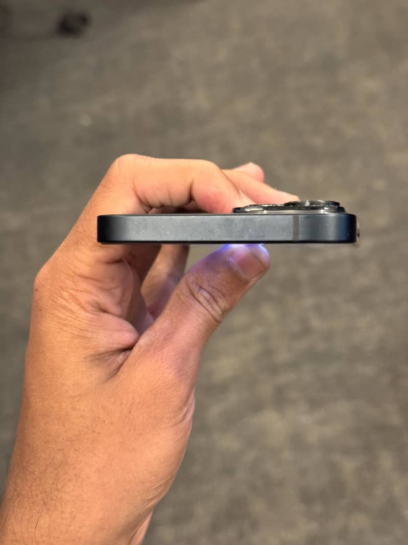 iPhone 14 3