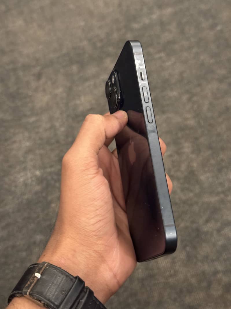 iPhone 14 4