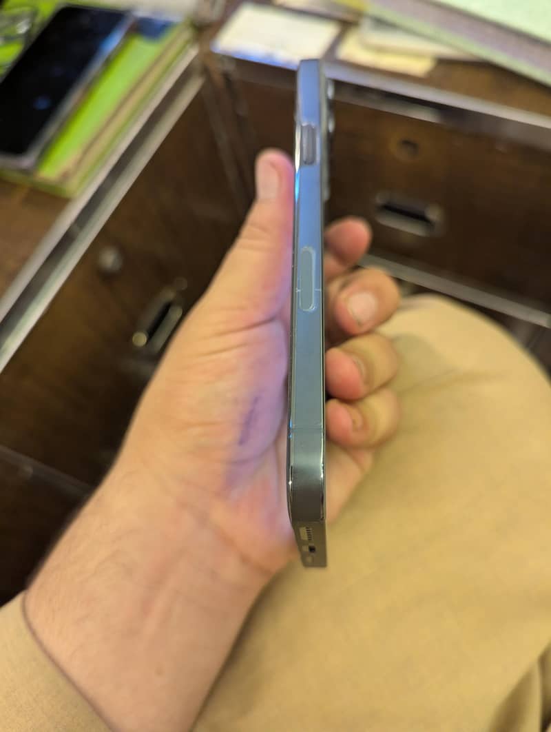 iphone 13 pro Max 2