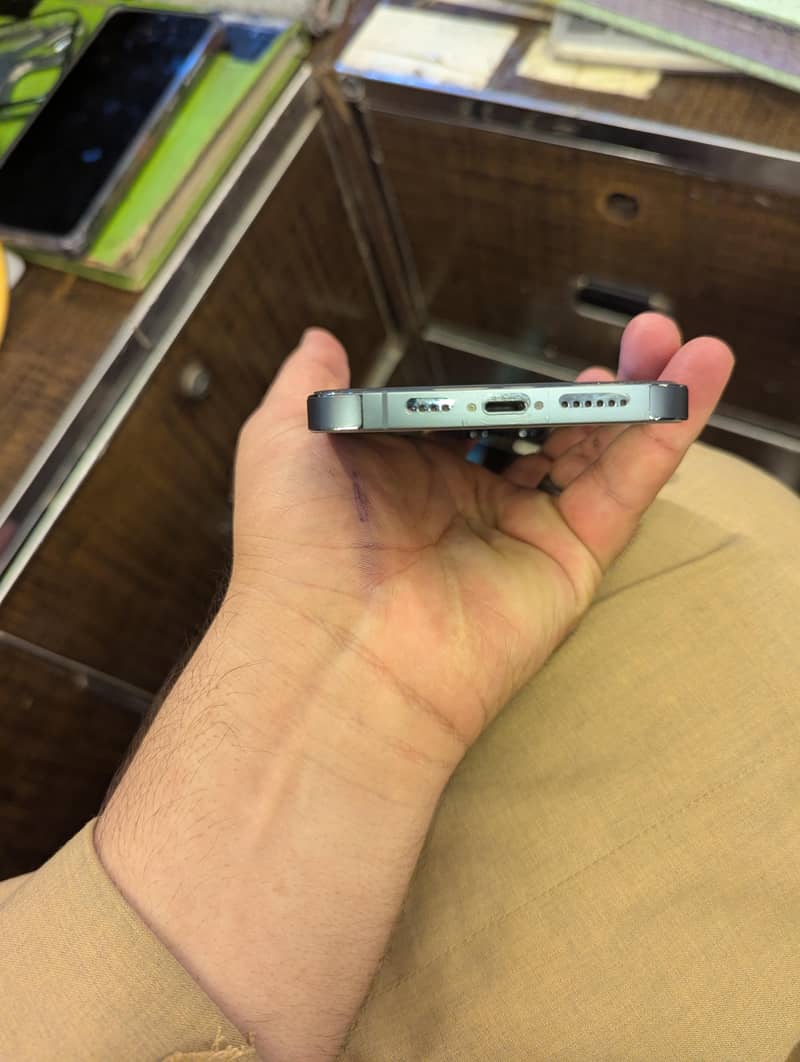 iphone 13 pro Max 4