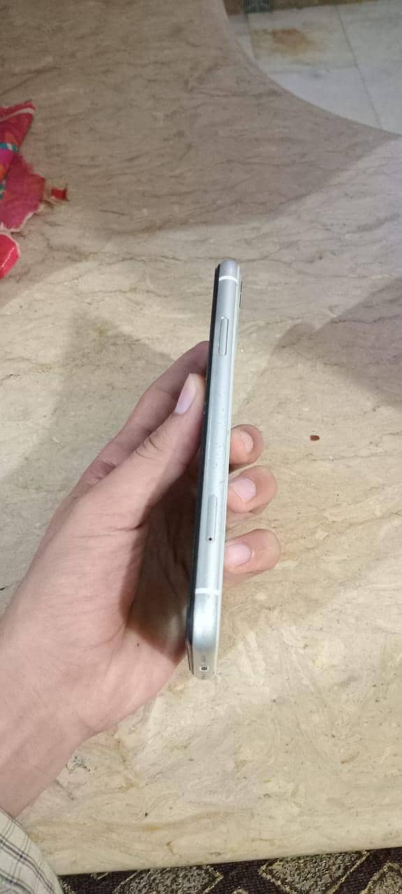 Apple iPhone 11 3