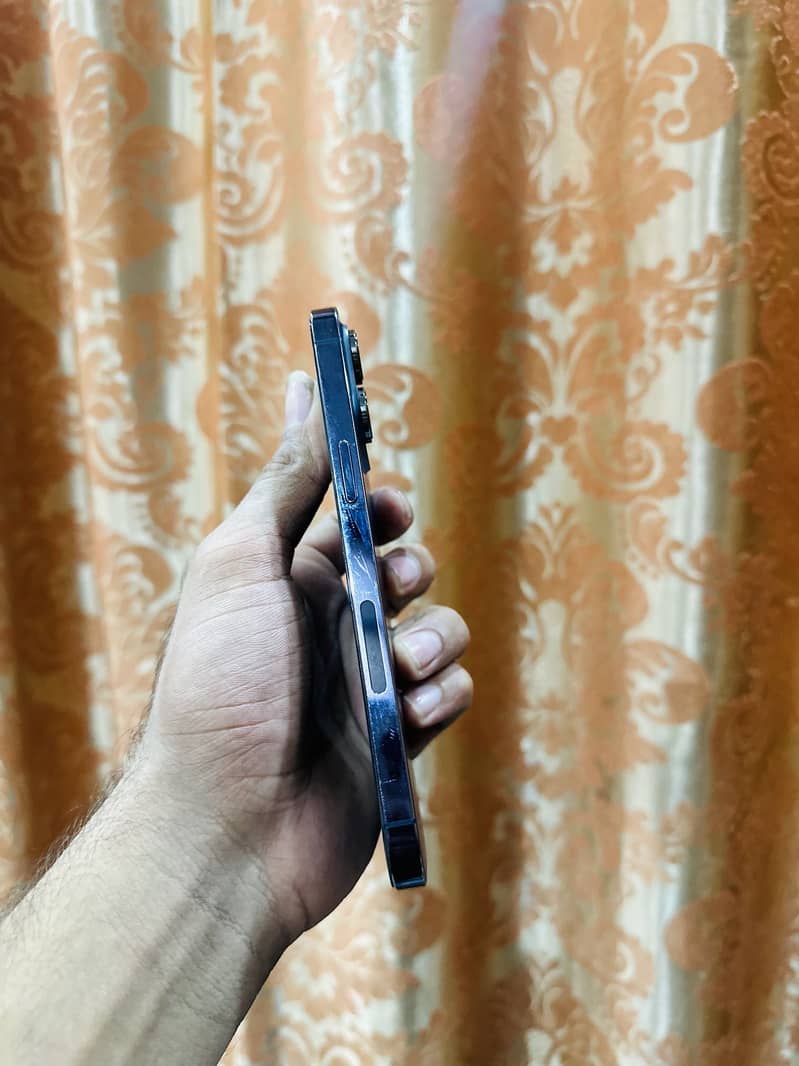 Apple iPhone 14 Pro Max 1