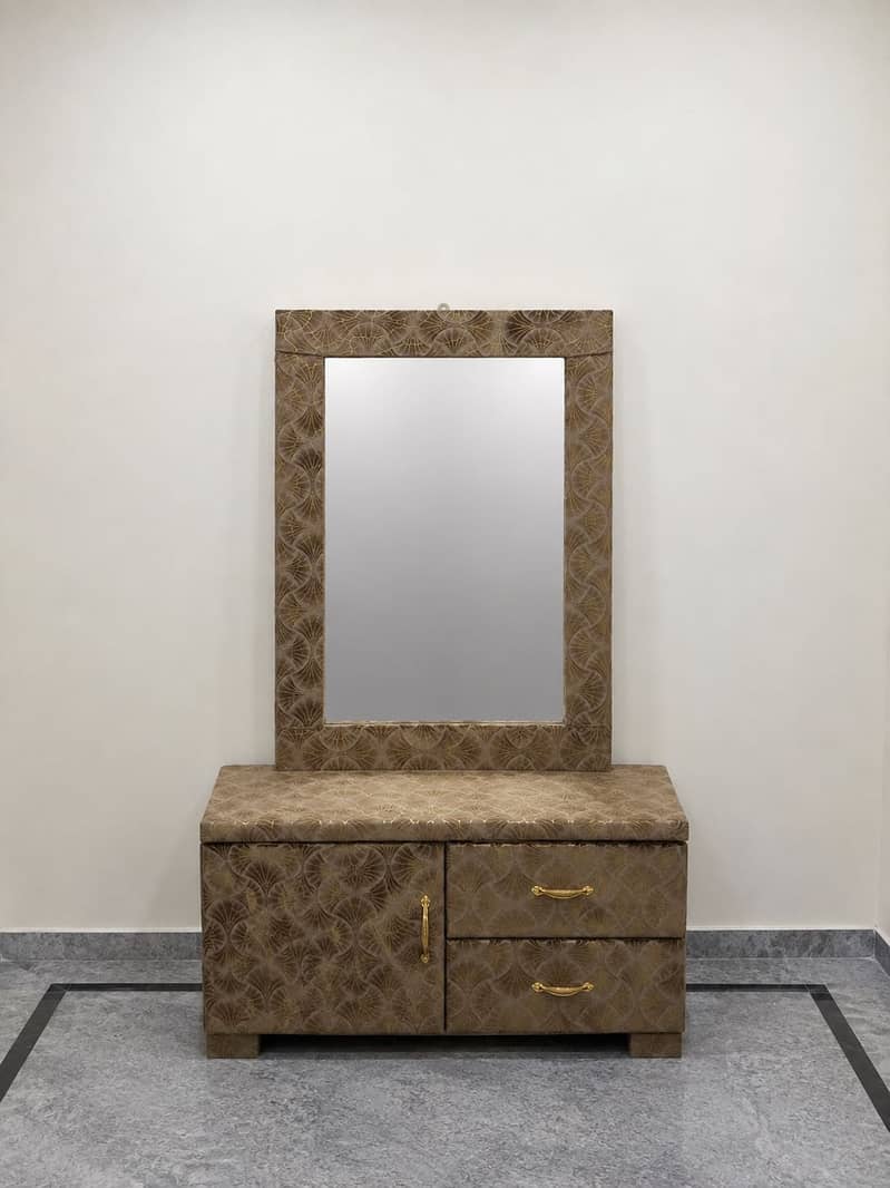 Bed , side tables and dressing table 2