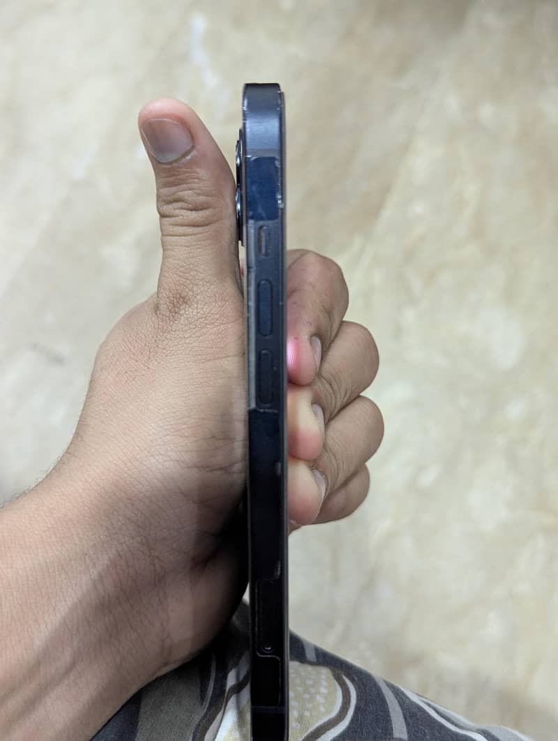 Apple iPhone 13 3