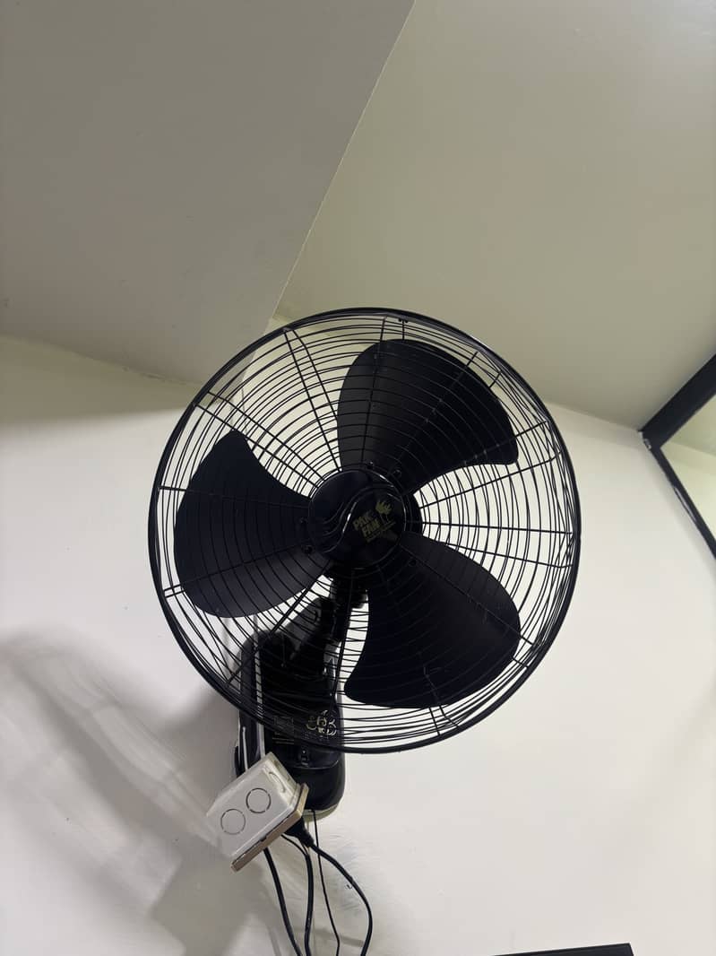 PAK Wall Bracket Fan 1