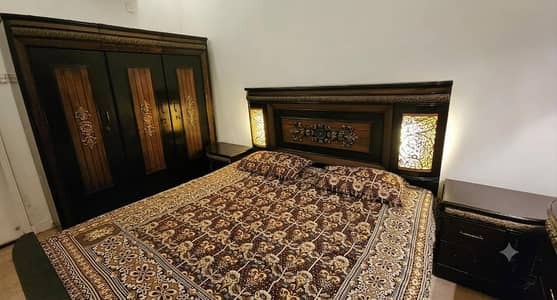 bedroom set with divider and moltyform mattress