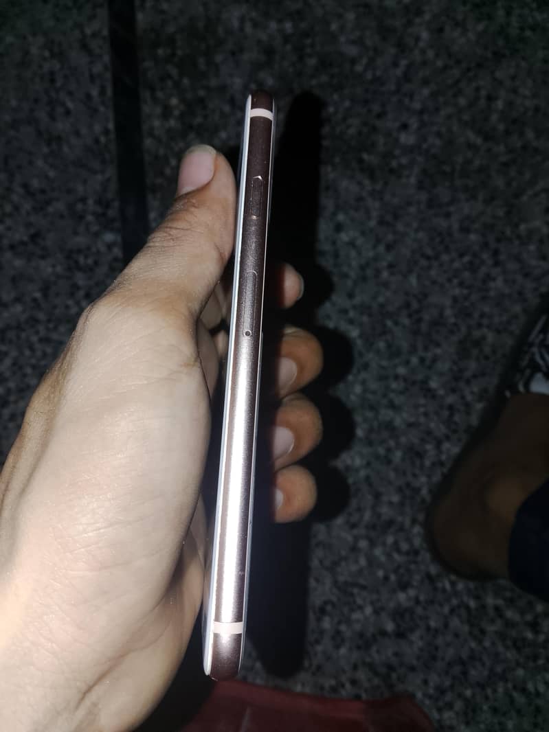 Apple iPhone 8 1