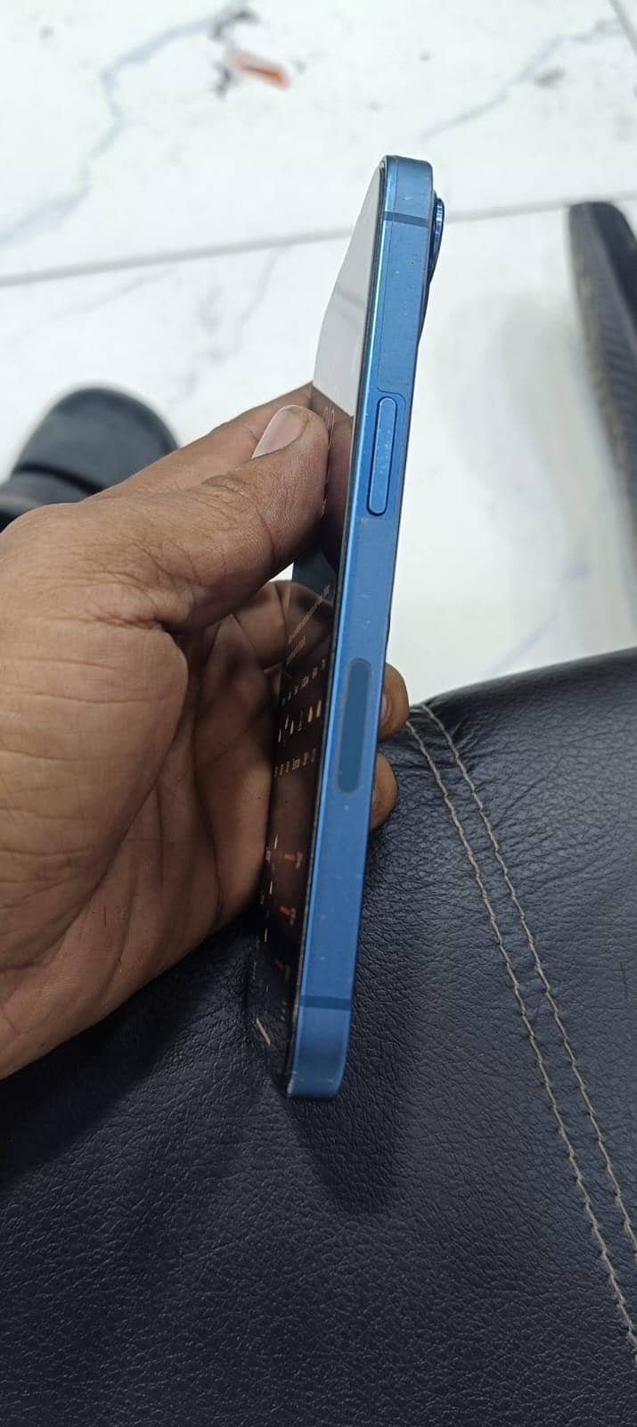 Apple iPhone 13 0