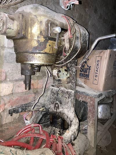 Dough mixing machine