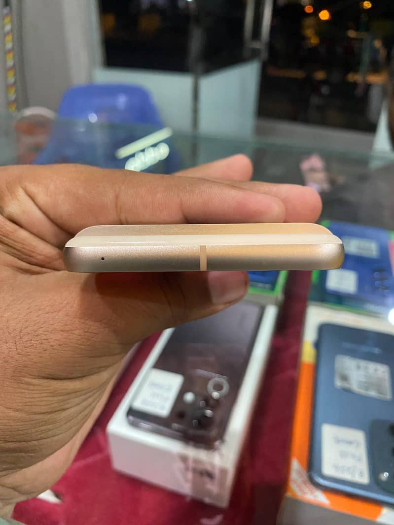 Google Pixel 8 4