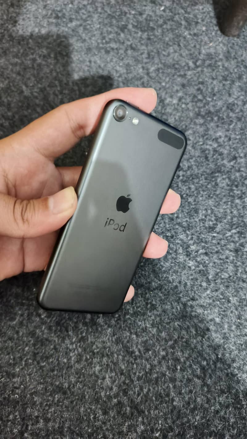 iPod Touch 6th generation 10/10 1