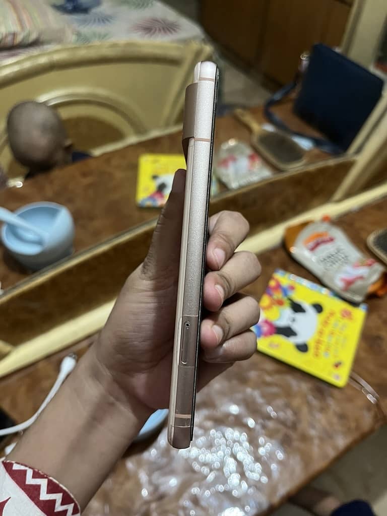Google Pixel 8 4