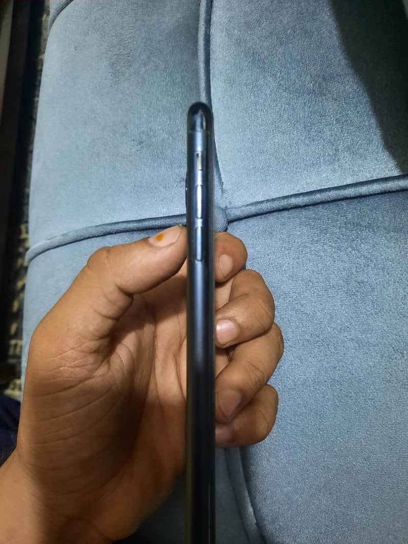 Apple iPhone 11 Pro Max 2
