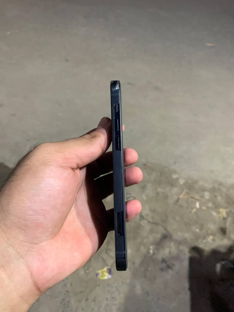Apple iPhone 12 3