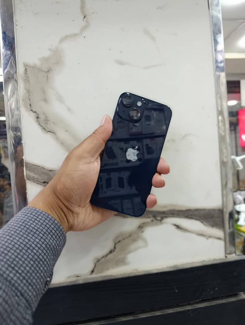 Apple iPhone 13 0