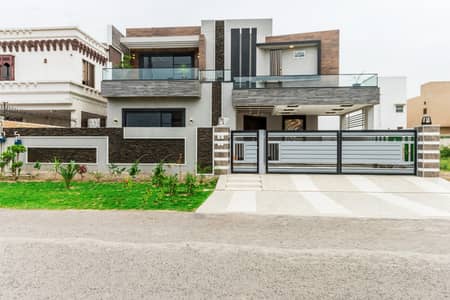 D H A Lahore 1 Kanal Owner Build Design House Fuly Furnished With Basement With 100% Original Pictures Available For Rent