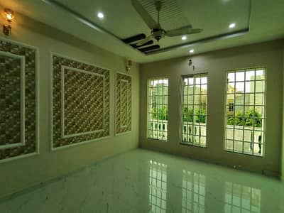 Gulshan-e-Ravi - Block B House For sale Sized 10 Marla