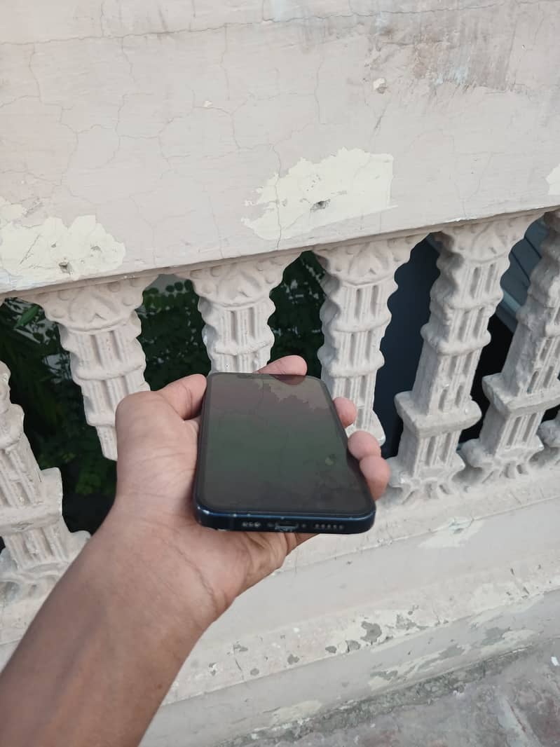 Apple iPhone 12 3