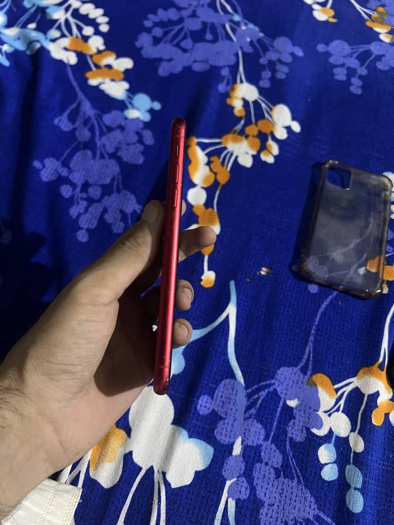 Apple iPhone 11 4