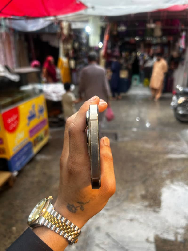 Apple iPhone 13 Pro Max 4