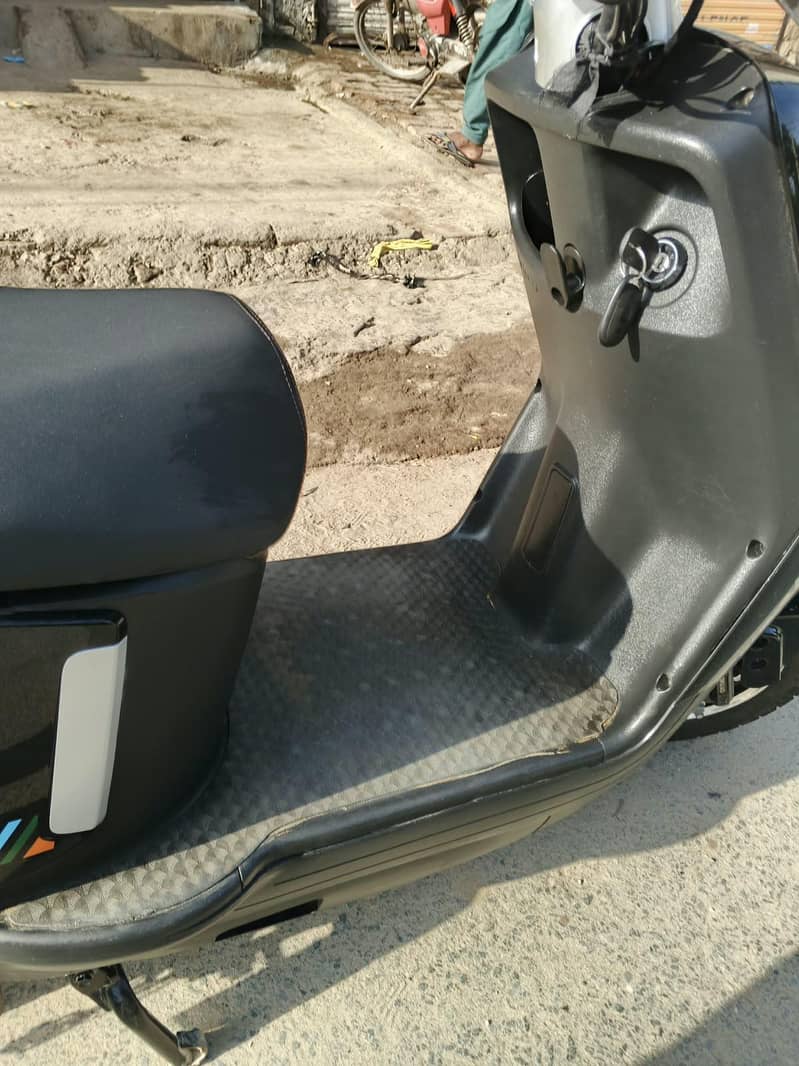 electric scooty 2